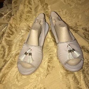 Bzees Murage Women’s Slingback Sandal, Cream, 9M